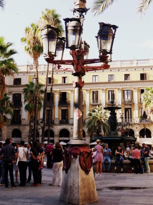 A Gaudi-designed lamp post in Plaza Real